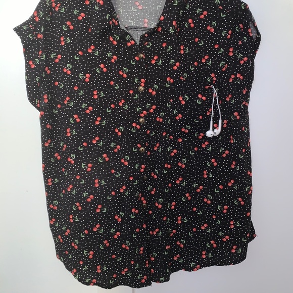 No Boundaries Women’s Cherry Print Button Down - Picture 6 of 6